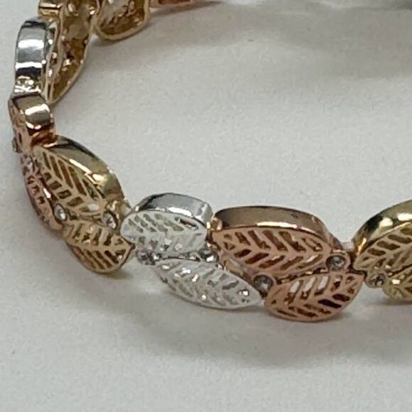 Northcrest Tri-color Leaf Motif Stretch Bracelet - Picture 5 of 14